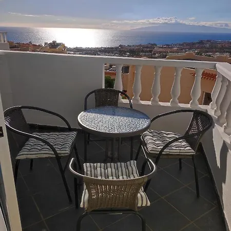16 Sunset View شقة *